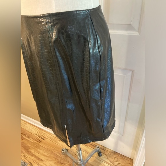 Faux leather polyester black snakeskin print women size 12 skirt vintage studio - Picture 3 of 11